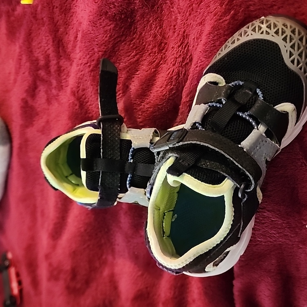 Kids Close toed sandals